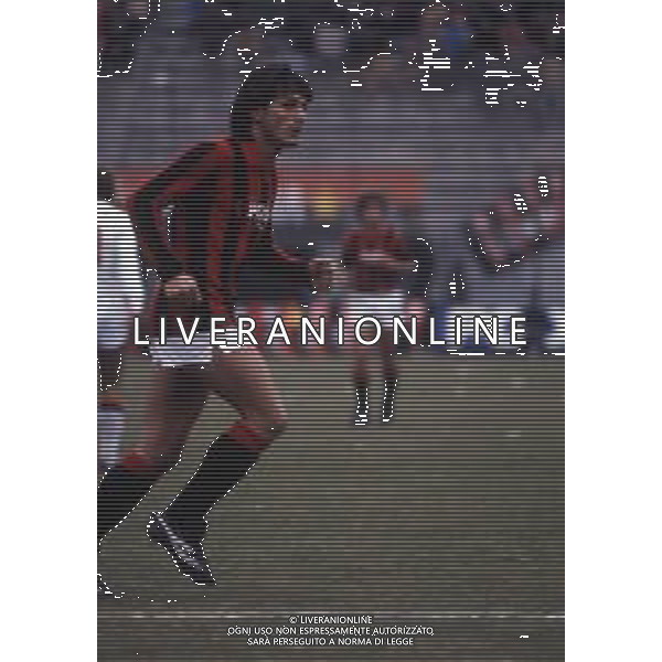 RETROSPETTIVA WALTER NOVELLINO CALCIATORE E ALLENATORE NELLA FOTO WALTER NOVELLINO CON LA MAGLIA DEL MILAN CALCIO AG ALDO LIVERANI SAS