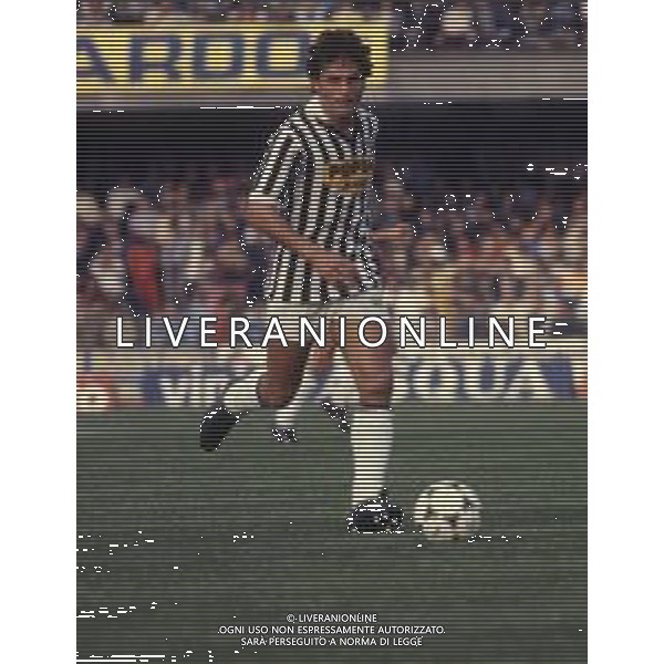 RETROSPETTIVA WALTER NOVELLINO CALCIATORE E ALLENATORE NELLA FOTO WALTER NOVELLINO CON LA MAGLIA DELL\'ASCOLI CALCIO AG ALDO LIVERANI SAS