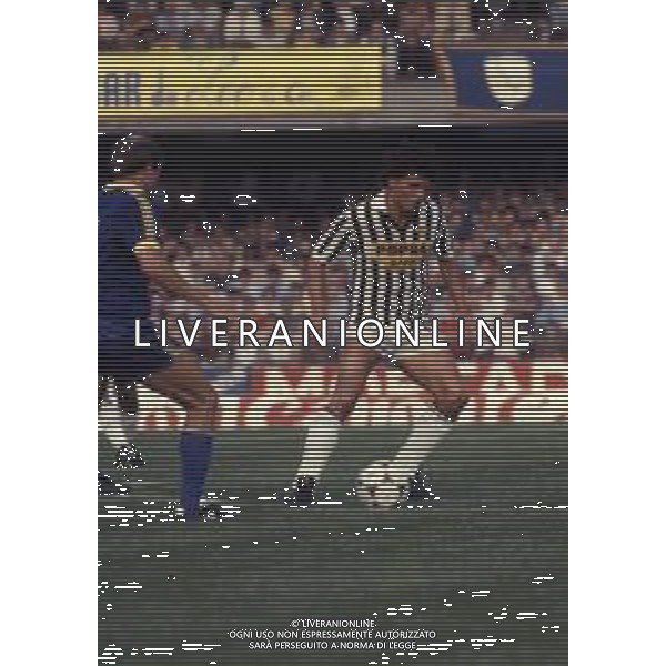 RETROSPETTIVA WALTER NOVELLINO CALCIATORE E ALLENATORE NELLA FOTO WALTER NOVELLINO CON LA MAGLIA DELL\'ASCOLI CALCIO AG ALDO LIVERANI SAS