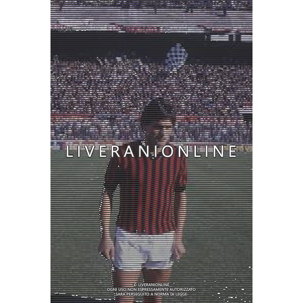 RETROSPETTIVA WALTER NOVELLINO CALCIATORE E ALLENATORE NELLA FOTO WALTER NOVELLINO CON LA MAGLIA DEL MILAN CALCIO AG ALDO LIVERANI SAS