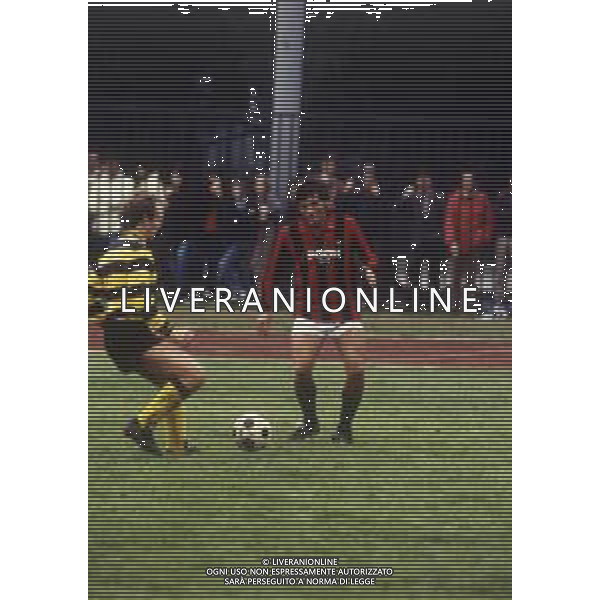RETROSPETTIVA WALTER NOVELLINO CALCIATORE E ALLENATORE NELLA FOTO WALTER NOVELLINO CON LA MAGLIA DEL MILAN CALCIO AG ALDO LIVERANI SAS