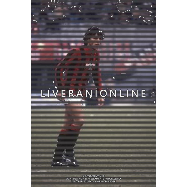 RETROSPETTIVA WALTER NOVELLINO CALCIATORE E ALLENATORE NELLA FOTO WALTER NOVELLINO CON LA MAGLIA DEL MILAN CALCIO AG ALDO LIVERANI SAS