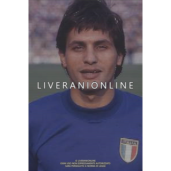 RETROSPETTIVA WALTER NOVELLINO CALCIATORE E ALLENATORE NELLA FOTO WALTER NOVELLINO CON LA MAGLIA DELLA NAZIONALE ITALIANA AG ALDO LIVERANI SAS