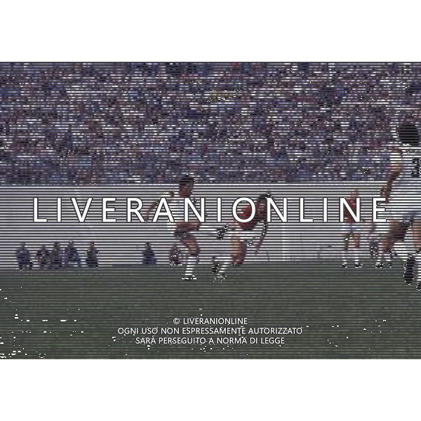 RETROSPETTIVA WALTER NOVELLINO CALCIATORE E ALLENATORE NELLA FOTO WALTER NOVELLINO CON LA MAGLIA DEL MILAN CALCIO AG ALDO LIVERANI SAS