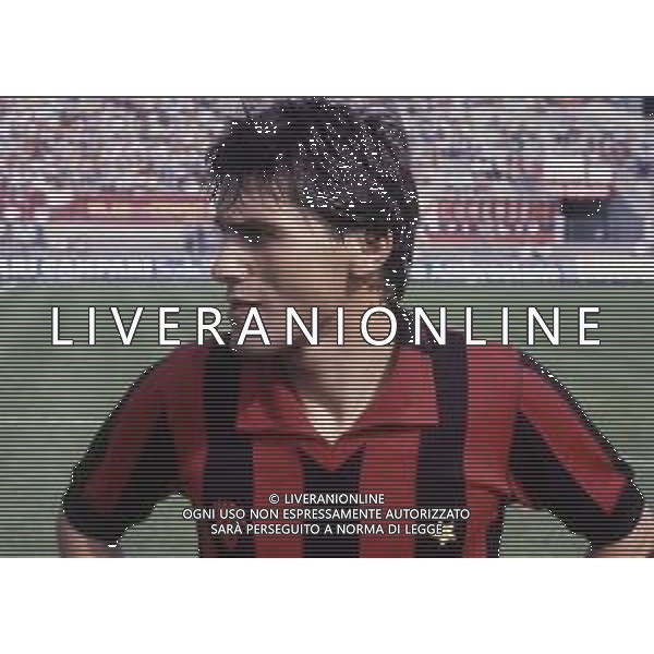 RETROSPETTIVA WALTER NOVELLINO CALCIATORE E ALLENATORE NELLA FOTO WALTER NOVELLINO CON LA MAGLIA DEL MILAN CALCIO AG ALDO LIVERANI SAS