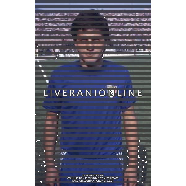 RETROSPETTIVA WALTER NOVELLINO CALCIATORE E ALLENATORE NELLA FOTO WALTER NOVELLINO CON LA MAGLIA DELLA NAZIONALE ITALIANA AG ALDO LIVERANI SAS