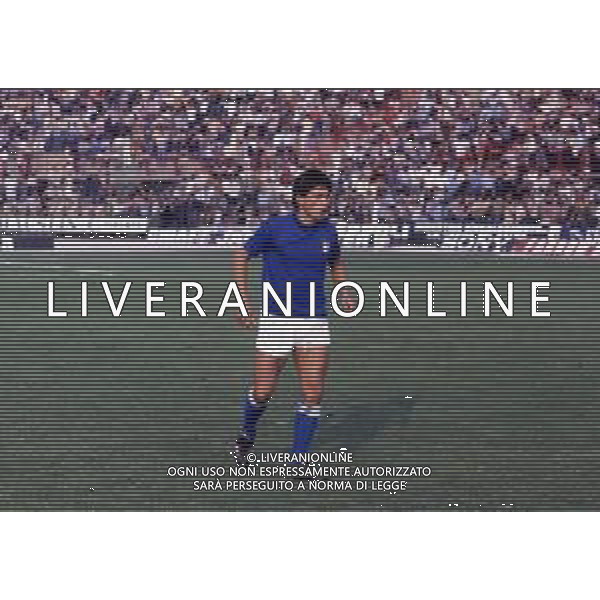 RETROSPETTIVA WALTER NOVELLINO CALCIATORE E ALLENATORE NELLA FOTO WALTER NOVELLINO CON LA MAGLIA DELLA NAZIONALE ITALIANA AG ALDO LIVERANI SAS