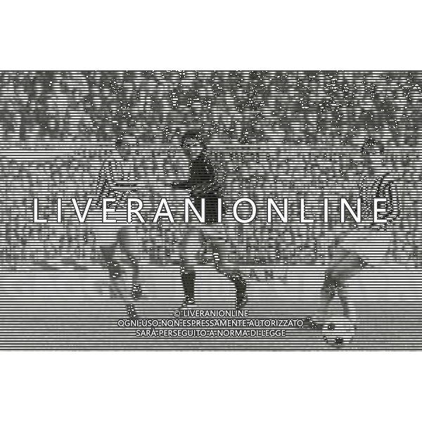 RETROSPETTIVA WALTER NOVELLINO CALCIATORE E ALLENATORE NELLA FOTO WALTER NOVELLINO CON LA MAGLIA DEL MILAN CALCIO AG ALDO LIVERANI SAS