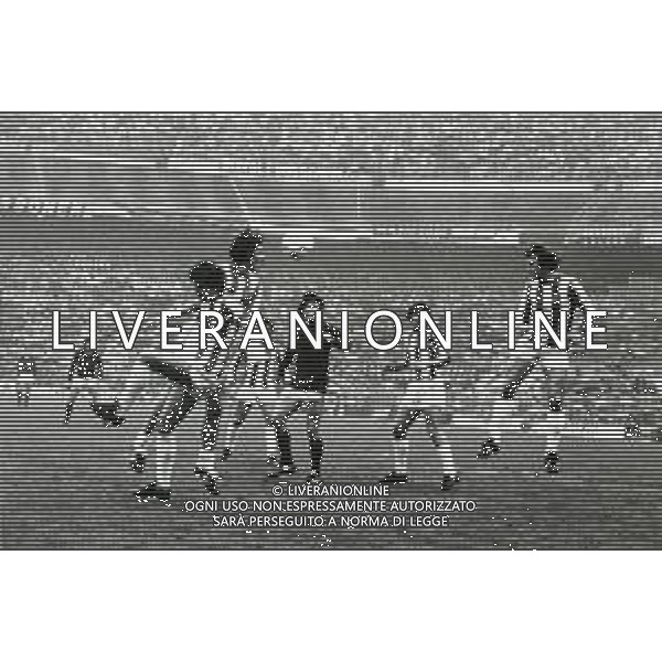 RETROSPETTIVA WALTER NOVELLINO CALCIATORE E ALLENATORE NELLA FOTO WALTER NOVELLINO CON LA MAGLIA DEL MILAN CALCIO AG ALDO LIVERANI SAS