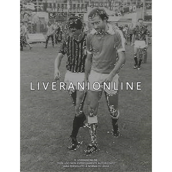 RETROSPETTIVA WALTER NOVELLINO CALCIATORE E ALLENATORE NELLA FOTO WALTER NOVELLINO CON LA MAGLIA DEL MILAN CALCIO CON CLAUDIO PELLEGRINI IN MILAN AVELLINO AG ALDO LIVERANI SAS
