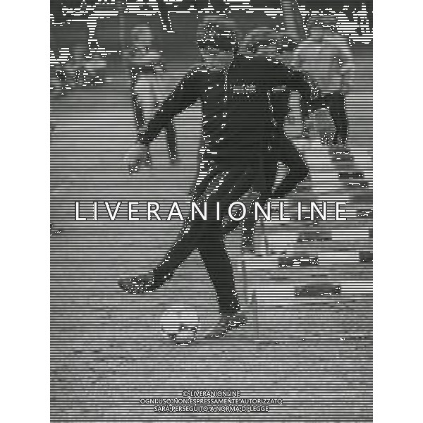 RETROSPETTIVA WALTER NOVELLINO CALCIATORE E ALLENATORE NELLA FOTO WALTER NOVELLINO CON LA MAGLIA DEL MILAN CALCIO AG ALDO LIVERANI SAS