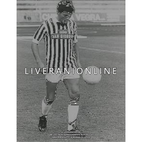 RETROSPETTIVA WALTER NOVELLINO CALCIATORE E ALLENATORE NELLA FOTO WALTER NOVELLINO CON LA MAGLIA DELL\'ASCOLI CALCIO AG ALDO LIVERANI SAS