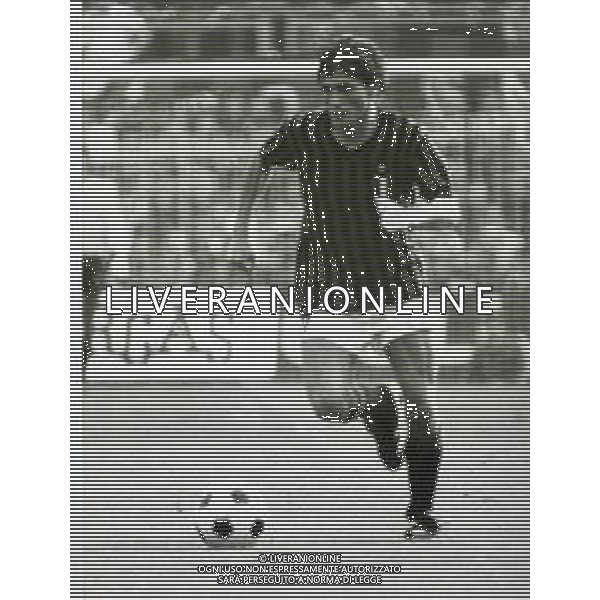 RETROSPETTIVA WALTER NOVELLINO CALCIATORE E ALLENATORE NELLA FOTO WALTER NOVELLINO CON LA MAGLIA DEL MILAN CALCIO AG ALDO LIVERANI SAS