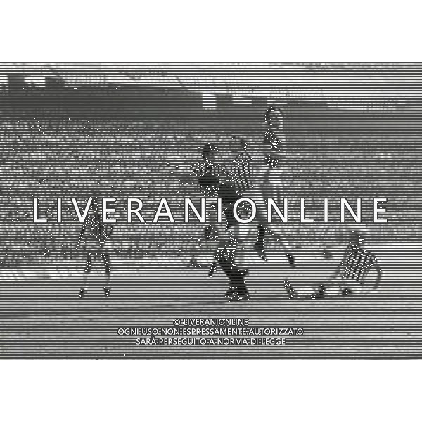 RETROSPETTIVA WALTER NOVELLINO CALCIATORE E ALLENATORE NELLA FOTO WALTER NOVELLINO CON LA MAGLIA DEL MILAN CALCIO AG ALDO LIVERANI SAS