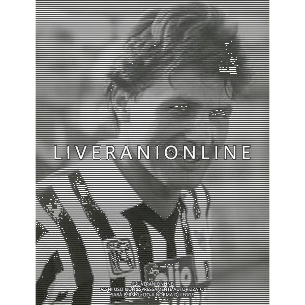 RETROSPETTIVA WALTER NOVELLINO CALCIATORE E ALLENATORE NELLA FOTO WALTER NOVELLINO CON LA MAGLIA DELL\'ASCOLI CALCIO AG ALDO LIVERANI SAS