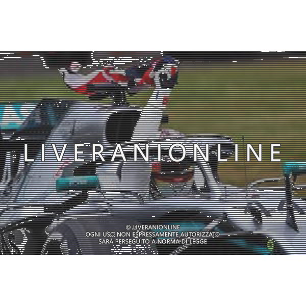 Race winner Lewis Hamilton (GBR) Mercedes AMG F1 W10 celebrates in parc ferme. 14.07.2019. Formula 1 World Championship, Rd 10, British Grand Prix, Silverstone, England, Race Day. AG ALDO LIVERANI SAS-ONLY ITALY