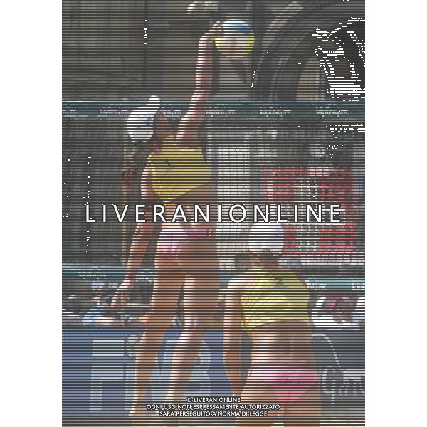 MILANO 08 GIUGNO 2005 SWATCH-FIVB WORLD TOUR 2005 PIAZZA DUOMO NELLA FOTO: ANNA PAULA/BARROS PH LANDONIO GIANCARLO/ALDO LIVERANI