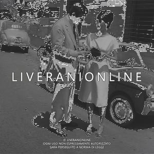 RETROSPETTIVA NICOLA PIETRANGELI TENNISTA NELLA FOTO NICOLA PIETRANGELI NELL\'ANNO 1950 A ROMA CON LA MOGLIE SUSANNA ARTERO AG ALDO LIVERANI SAS