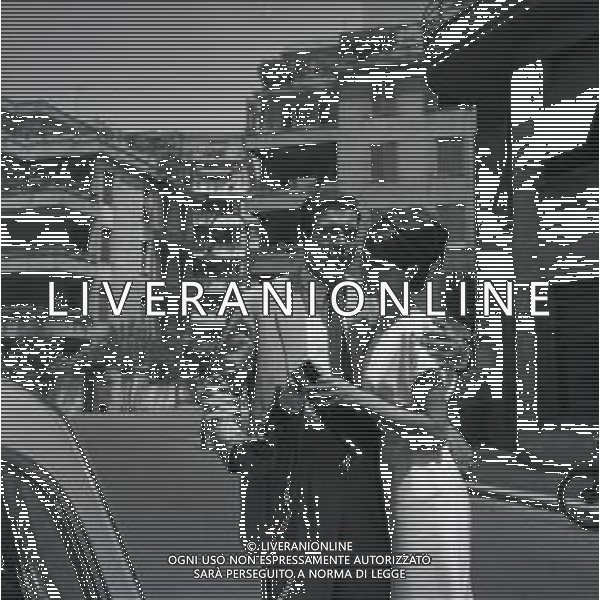 RETROSPETTIVA NICOLA PIETRANGELI TENNISTA NELLA FOTO NICOLA PIETRANGELI NELL\'ANNO 1950 A ROMA CON LA MOGLIE SUSANNA ARTERO AG ALDO LIVERANI SAS