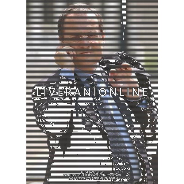 MILANO 8-6-05 VIA ROSELLINI 4 RIUNIONE LEGA CALCIO SU PROBLEMA MUTUALITA\' NELLA FOTO: LOTITO CLAUDIO AL TELEFONINO PH: CAPRA/LIVERANI 