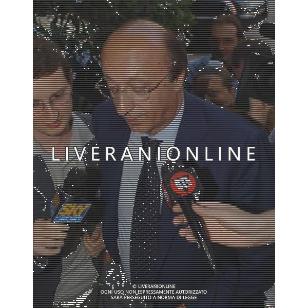 MILANO 8-6-05 VIA ROSELLINI 4 RIUNIONE LEGA CALCIO SU PROBLEMA MUTUALITA\' NELLA FOTO: MOGGI LUCIANO EVITA I GIORNALISTI PH: CAPRA/LIVERANI 