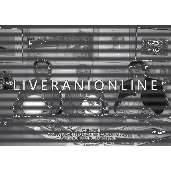 1994 MILANO REDAZIONE DELLA GAZZETTA DELLO SPORT INCONTRO CON JULIO VELASCO ARRIGO SACCHI E RATKO RUDIC NELLA FOTO JULIO VELASCO ARRIGO SACCHI E RATKO RUDIC AG ALDO LIVERANI SAS