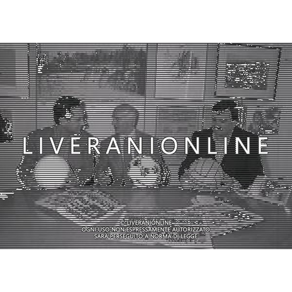 1994 MILANO REDAZIONE DELLA GAZZETTA DELLO SPORT INCONTRO CON JULIO VELASCO ARRIGO SACCHI E RATKO RUDIC NELLA FOTO JULIO VELASCO ARRIGO SACCHI E RATKO RUDIC AG ALDO LIVERANI SAS