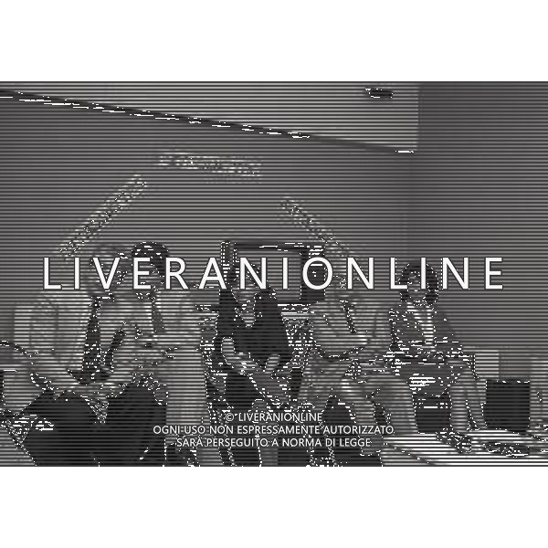 RETROSPETTIVA ENZO BIAGI GIORNALISTA 1982 NELLA FOTO ENZO BIAGI CON FRANCESCA SCOPELLITI MOGLIE DI ENZO TORTORA E LA FIGLIA GAIA AVVOCATO RAFFAELE DELLA VALLE IN UNA CONFERENZA DI RETE QUATTRO SULLA DETENZIONE DI ENZO TORTORA AG ALDO LIVERANI SAS