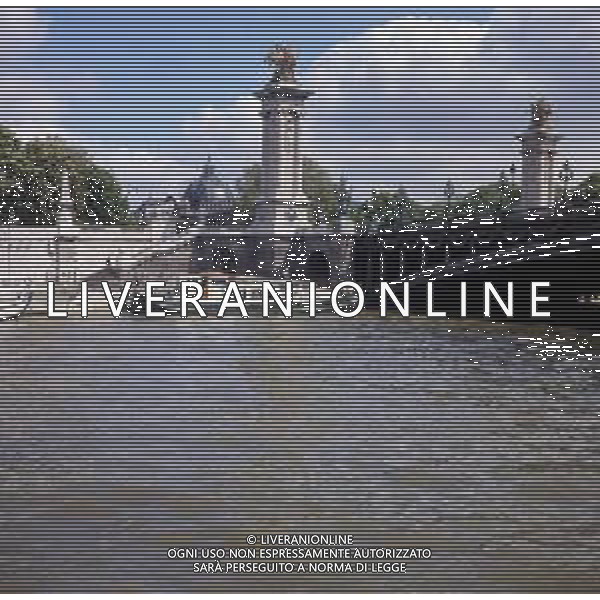 FRANCIA -PARIGI NELLA FOTO PANORAMICHE DI PARIGI LUNGO IL FIUME SENNA AG ALDO LIVERANI SAS
