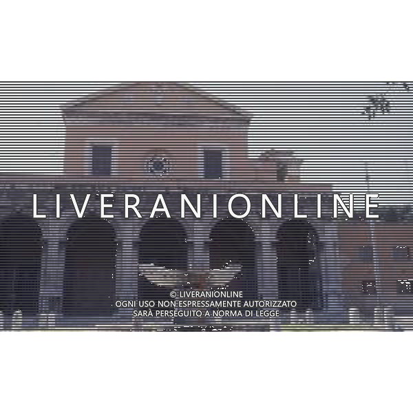 La fontana della Navicella si trova a Roma, nell\'omonima via, di fronte alla basilica di Santa Maria in Domnica. Originariamente era solo una scultura di abbellimento della piazzetta davanti all\'entrata della chiesa, ma fu trasformata in fontana nel 1931 AG ALDO LIVERANI SAS