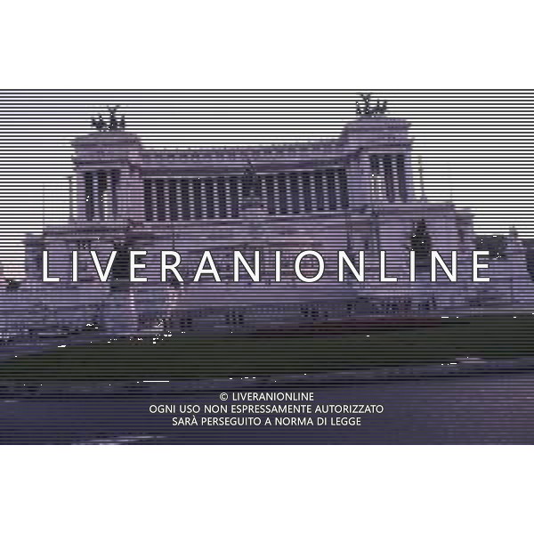 ROMA-PANORAMICHE CITTA\' NELLA FOTO Il Milite Ignoto è un militare italiano morto nella prima guerra mondiale, scelto da un\'apposita commissione, presieduta dal Gen. Paolini, su undici teatri di battaglia dalle Alpi al mare tra salme non identificabili, sepolto a Roma sotto la statua della dea Roma all\'Altare della Patria al Vittoriano AG ALDO LIVERANI SAS