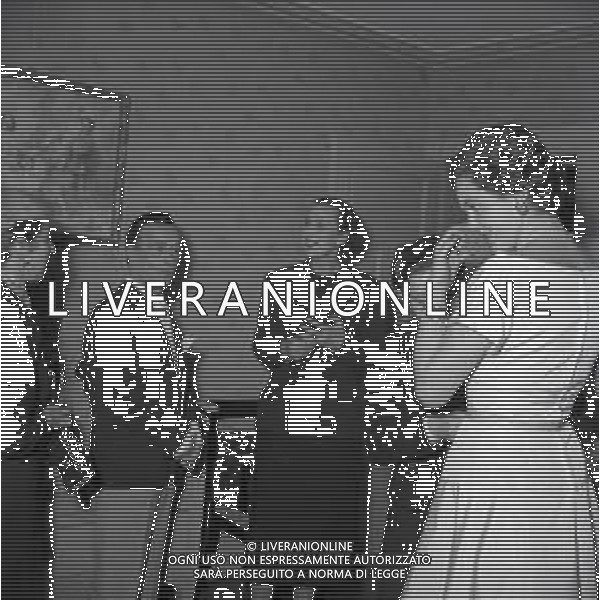 RETROSPETTIVA MARIA JOSE\' DI SAVOIA NELLA FOTO MARIA JOSE DI SAVOIA AI PREPARATIVI PER IL MATRIMONIO DELLA FIGLIA MARIA PIA DI SAVOIA E IL SARTO SCHUBERTH EMILIO A MERLINGE AG ALDO LIVERANI SAS