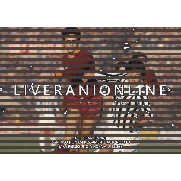 RETROSPETTIVA UBALDO RIGHETTI CALCIATORE NELLA FOTO UBALDO RIGHETTI CON LA MAGLIA DELLA ROMA CALCIO AG ALDO LIVERANI SAS
