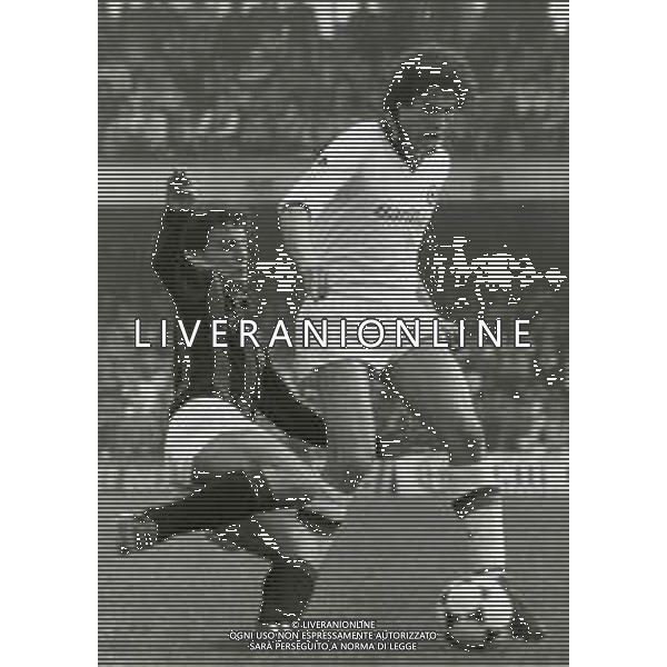 RETROSPETTIVA UBALDO RIGHETTI CALCIATORE NELLA FOTO UBALDO RIGHETTI CON LA MAGLIA DELLA ROMA CALCIO AG ALDO LIVERANI SAS