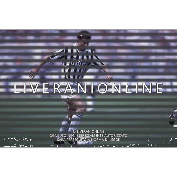 RETROSPETTIVA STEFAN REUTER CALCIATORE NELLA FOTO STEFAN REUTER CON LA MAGLIA DELLA JUVENTUS AG ALDO LIVERANI SAS