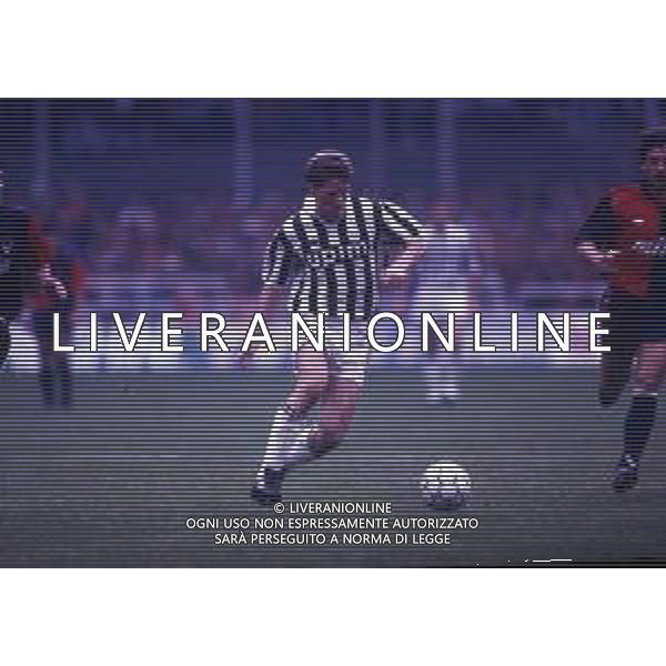 RETROSPETTIVA STEFAN REUTER CALCIATORE NELLA FOTO STEFAN REUTER CON LA MAGLIA DELLA JUVENTUS AG ALDO LIVERANI SAS
