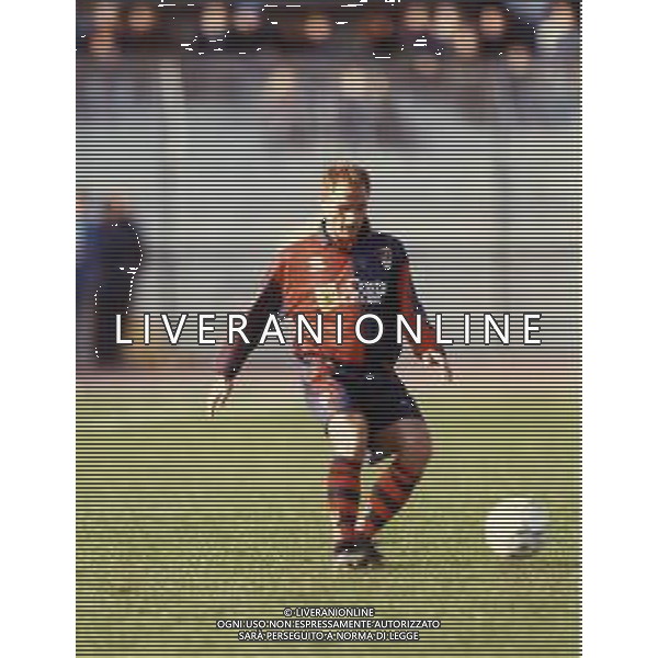 RETROSPETTIVA GENNARO ROUTOLO CALCIATORE NELLA FOTO RUOTOLO GENNARO CON LA MAGLIA DEL GENOA CALCIO AG ALDO LIVERANI SAS