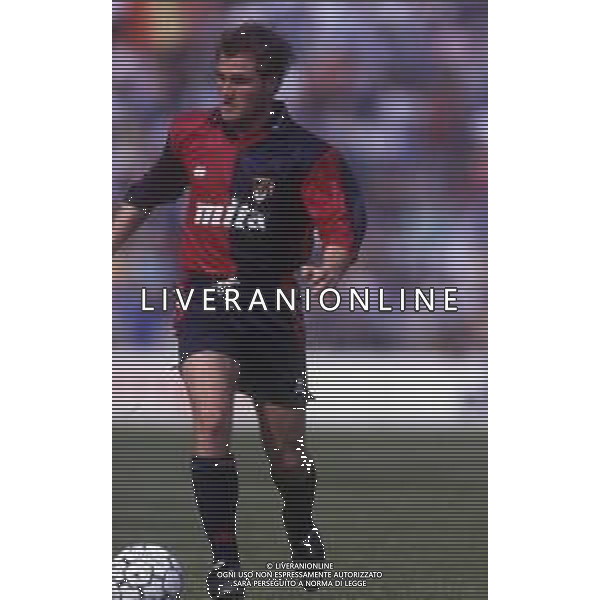 RETROSPETTIVA GENNARO ROUTOLO CALCIATORE NELLA FOTO RUOTOLO GENNARO CON LA MAGLIA DEL GENOA CALCIO AG ALDO LIVERANI SAS