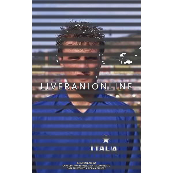 RETROSPETTIVA GENNARO ROUTOLO CALCIATORE NELLA FOTO RUOTOLO GENNARO CON LA MAGLIA DELLA NAZIONALE ITALIANA CALCIO AG ALDO LIVERANI SAS