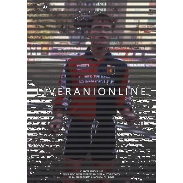 RETROSPETTIVA GENNARO ROUTOLO CALCIATORE NELLA FOTO RUOTOLO GENNARO CON LA MAGLIA DEL GENOA CALCIO AG ALDO LIVERANI SAS