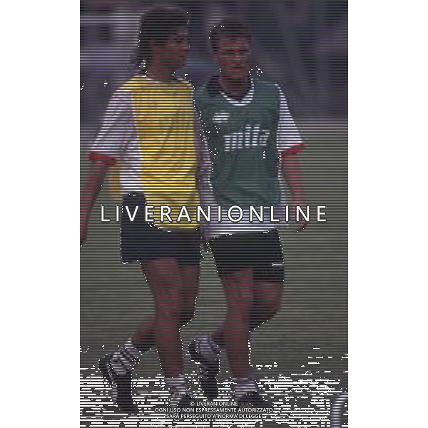RETROSPETTIVA GENNARO ROUTOLO CALCIATORE NELLA FOTO RUOTOLO GENNARO CON LA MAGLIA DEL GENOA CALCIO E FULVIO COLLOVATI AG ALDO LIVERANI SAS