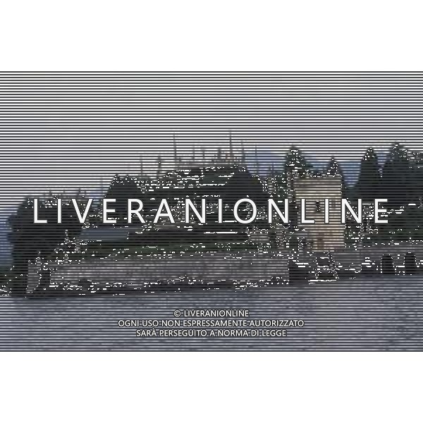 Il palazzo Borromeo è un edificio seicentesco sito nell\'Isola Bella, sul Lago Maggiore (comune di Stresa, provincia del Verbano-Cusio-Ossola), i cui giardini si estendono fino alla punta meridionale dell\'isolotto. ag aldo liverani sas