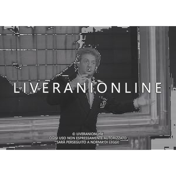 RETROSPETTIVA GIANFRANCO D\'ANGELO ATTORE NELLA FOTO GIANFRANCO D\'ANGELO NELLA TRASMISSIONE TELEVISIVA TELEMIKE NELL\'ANNO 1990 AG ALDO LIVERANI SAS