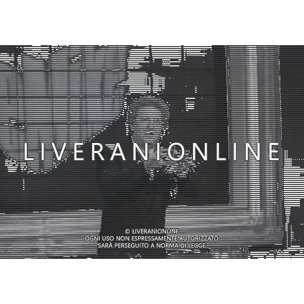 RETROSPETTIVA GIANFRANCO D\'ANGELO ATTORE NELLA FOTO GIANFRANCO D\'ANGELO NELLA TRASMISSIONE TELEVISIVA TELEMIKE NELL\'ANNO 1990 AG ALDO LIVERANI SAS