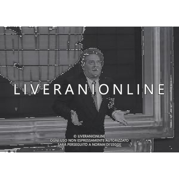 RETROSPETTIVA GIANFRANCO D\'ANGELO ATTORE NELLA FOTO GIANFRANCO D\'ANGELO NELLA TRASMISSIONE TELEVISIVA TELEMIKE NELL\'ANNO 1990 AG ALDO LIVERANI SAS