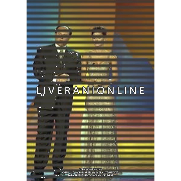 04-10-1999 MILANO PREMIAZIONE OSCAR DEL CALCIO NELLA FOTO GERRY SCOTTI E MARTINA COLOMBARI AG ALDO LIVERANI SAS