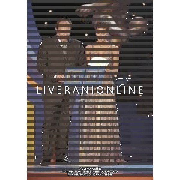 04-10-1999 MILANO PREMIAZIONE OSCAR DEL CALCIO NELLA FOTO GERRY SCOTTI E MARTINA COLOMBARI AG ALDO LIVERANI SAS