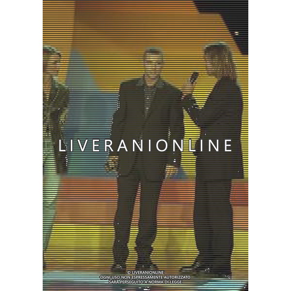 04-10-1999 MILANO PREMIAZIONE OSCAR DEL CALCIO NELLA FOTO EROS RAMAZZOTTI E GABRIEL BATISTUTA AG ALDO LIVERANI SAS