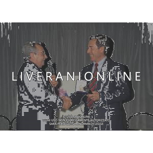 04-10-1996 MILANO FESTA DELLA NEVE ORGANIZZATA DALLA GAZZETTA DELLO SPORT NELLA FOTO GUSTAVO THOENI CON IL DIRETTORE DELLA GAZZETTA DELLO SPORT CANDIDO CANNAVO\' AG ALDO LIVERANI SAS