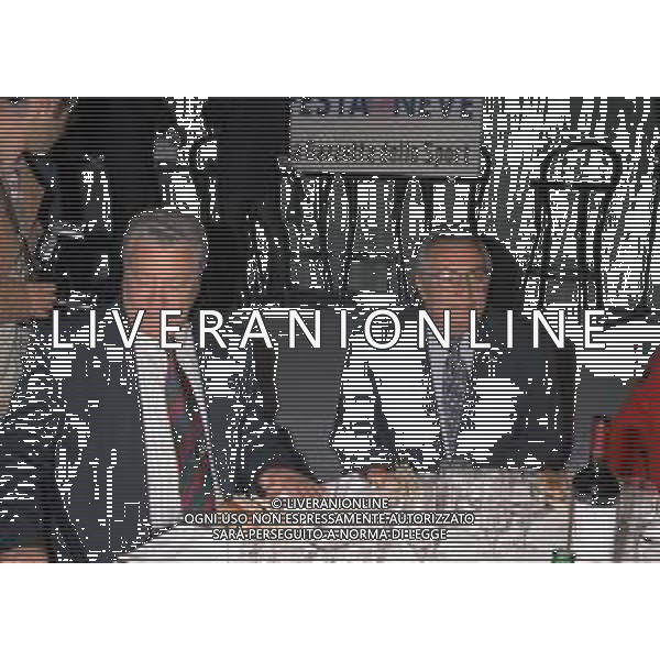 04-10-1996 MILANO FESTA DELLA NEVE ORGANIZZATA DALLA GAZZETTA DELLO SPORT NELLA FOTO IL PRESIDENTE FISI CARLO VALENTINO CON IL DIRETTORE DELLA GAZZETTA DELLO SPORT CANDIDO CANNAVO\' AG ALDO LIVERANI SAS